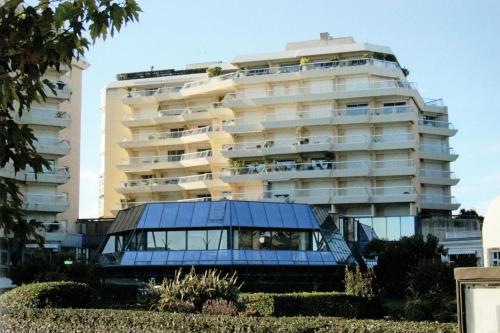 Appart T3 Standing 4eme Etage la Baule Casino 7 Pers in La Baule-Escoublac, France