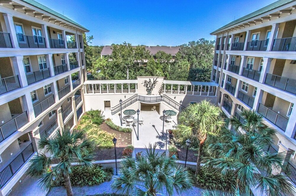 Elegant North Shore Place #405 2 Br Condo — 4-Star Luxury Hotel in Hilton Head Island, United States