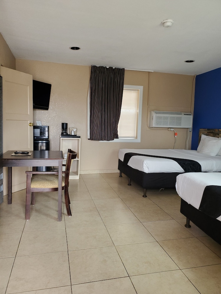 Pinecrest Inn & Suites - photo 25