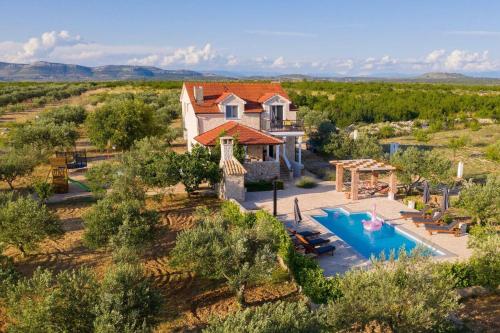 MY DALMATIA Authentic Villa Storia with private heated pool — 4-Star Luxury Hotel in Vodice, Croatia