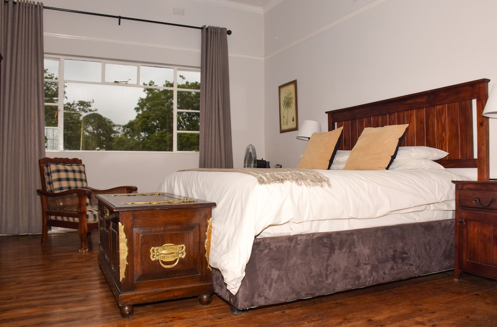 Gordon’s on 125 First Street — Mutare — photo 3
