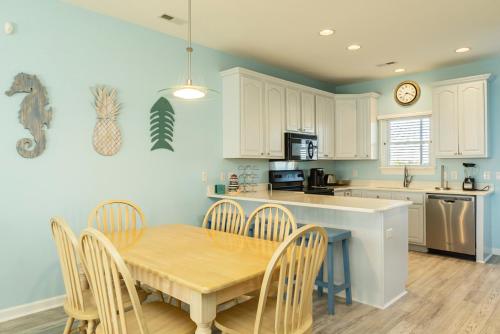 The Surf Shack by Oak Island Accommodations - photo 4