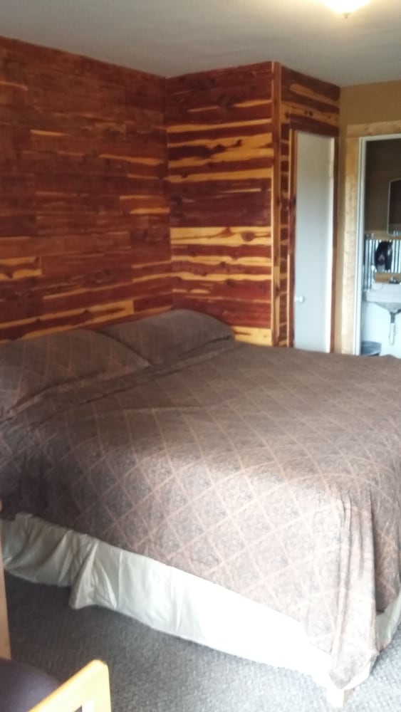 Headwaters Motel - photo 3