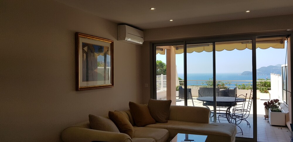 Acanthes - carbon neutral hotel in Cannes