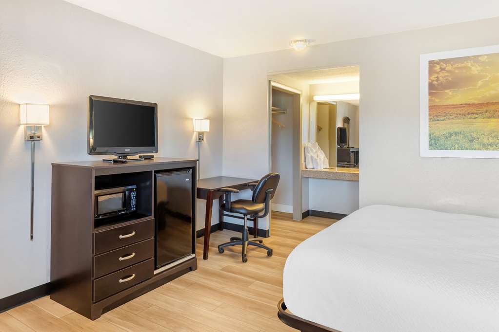 Days Inn by Wyndham Wrightstown McGuire AFB Bordentown - photo 18