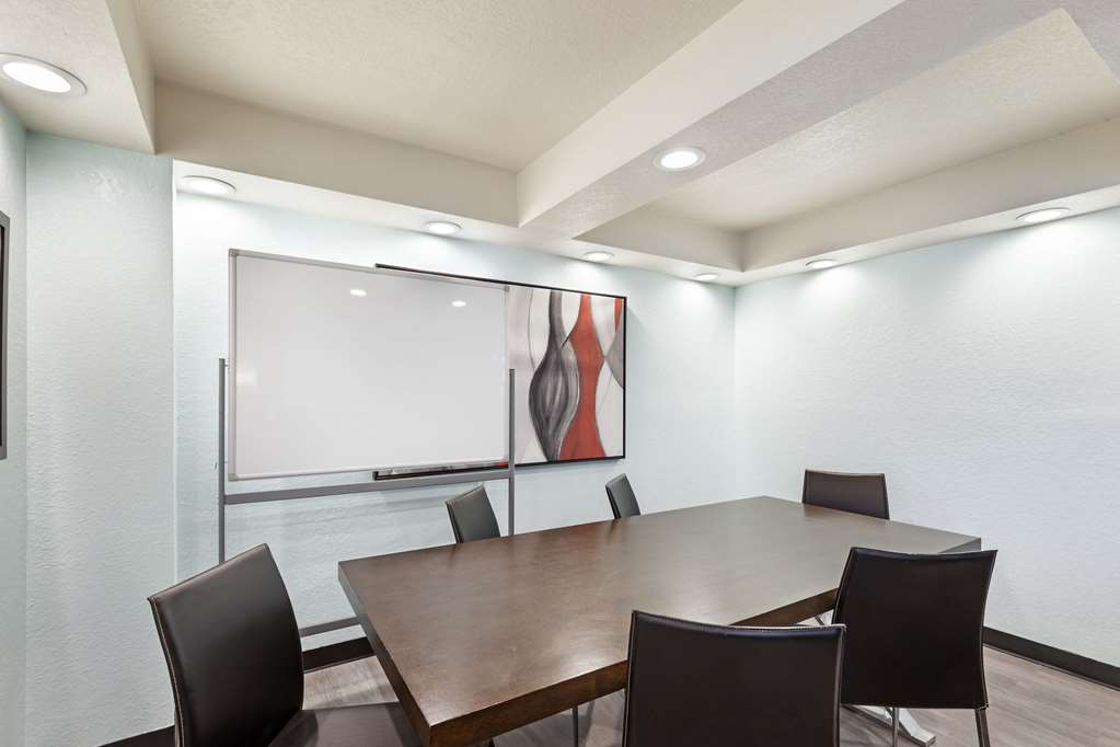 Clarion Inn Des Moines Airport - photo 30