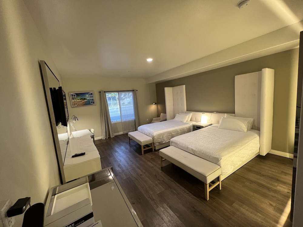 Aspire Inn & Suites Orange - photo 9
