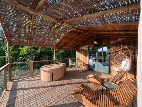 Yourte and Spa - carbon neutral hotel in Unknown City