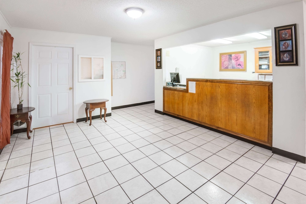 Super 8 by Wyndham Neosho - photo 8