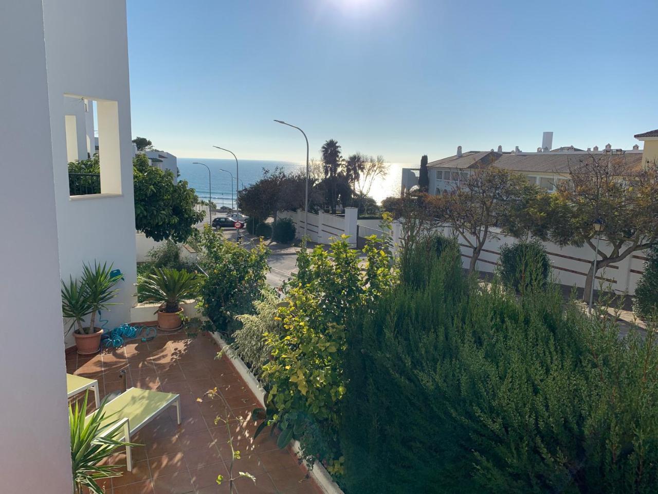 Apartamento Con Terraza En Primera Linea de Playa — 4-Star Luxury Hotel in Conil De La Frontera, Spain