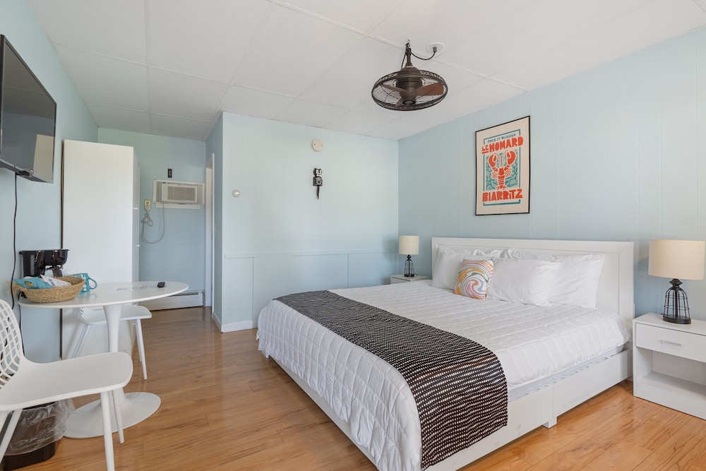 The Beaches Motel & Cottages - photo 20