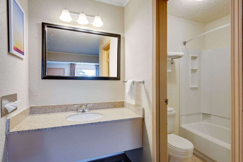 Days Inn by Wyndham Fairmont - photo 13