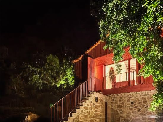 Traços de Outrora Casa da Rosalina — 4-Star Luxury Hotel in Vale De Cambra, Portugal