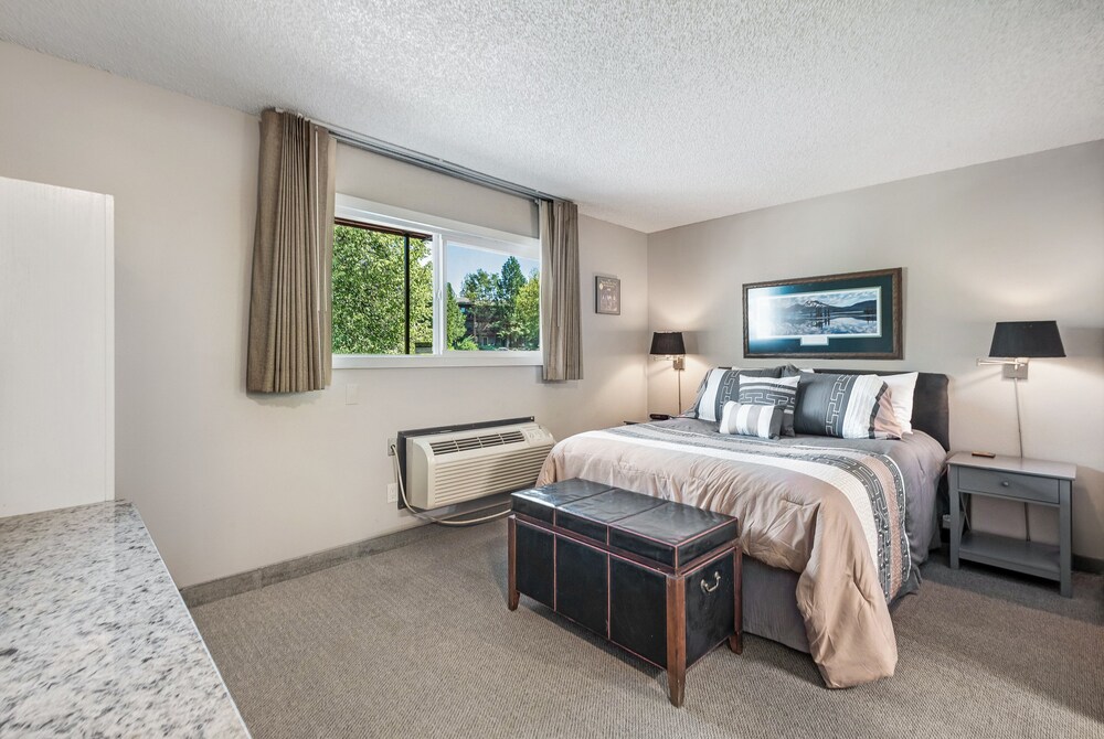 Bend Riverside Inn & Suites - photo 30