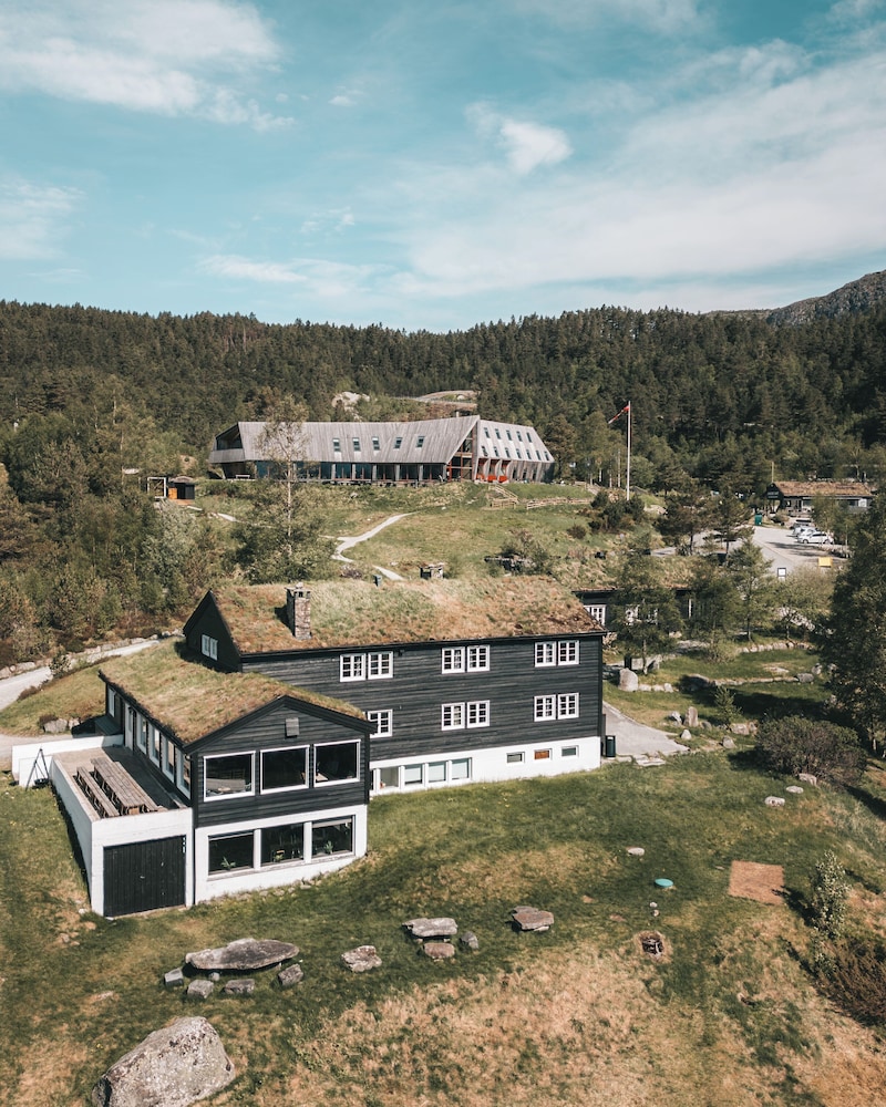 Preikestolen Hotel Basecamp — Jorpeland
