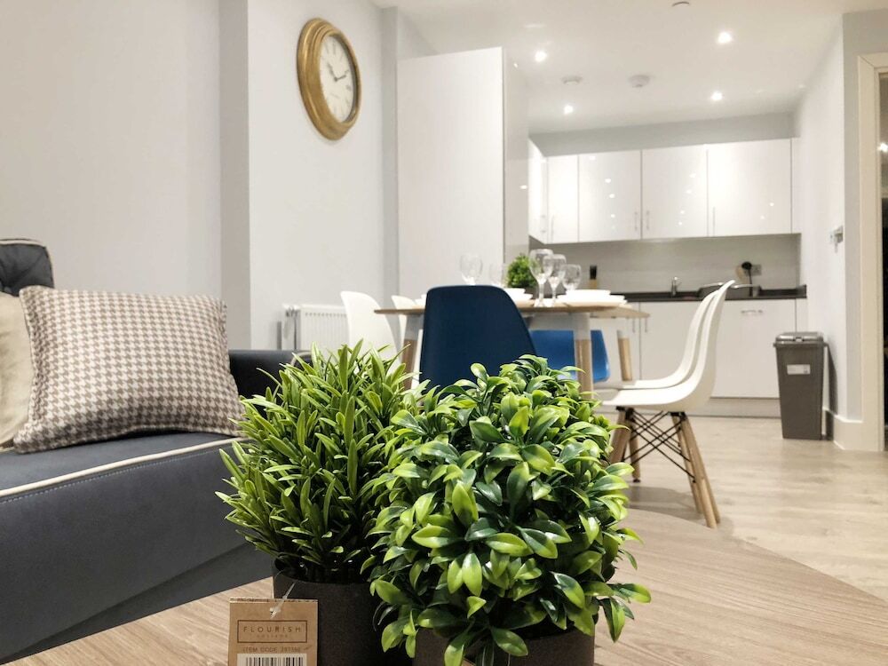 Elegant Plus Luxury Apartments — 5-Star Luxury Hotel in London, United Kingdom