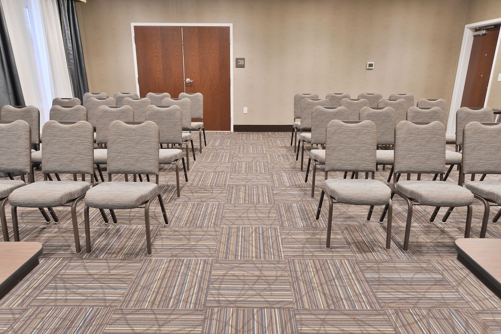 Hampton Inn & Suites Chippewa Falls - photo 38