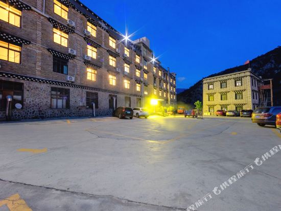 Super 8 Hotel - last minute hotel in Ganzi
