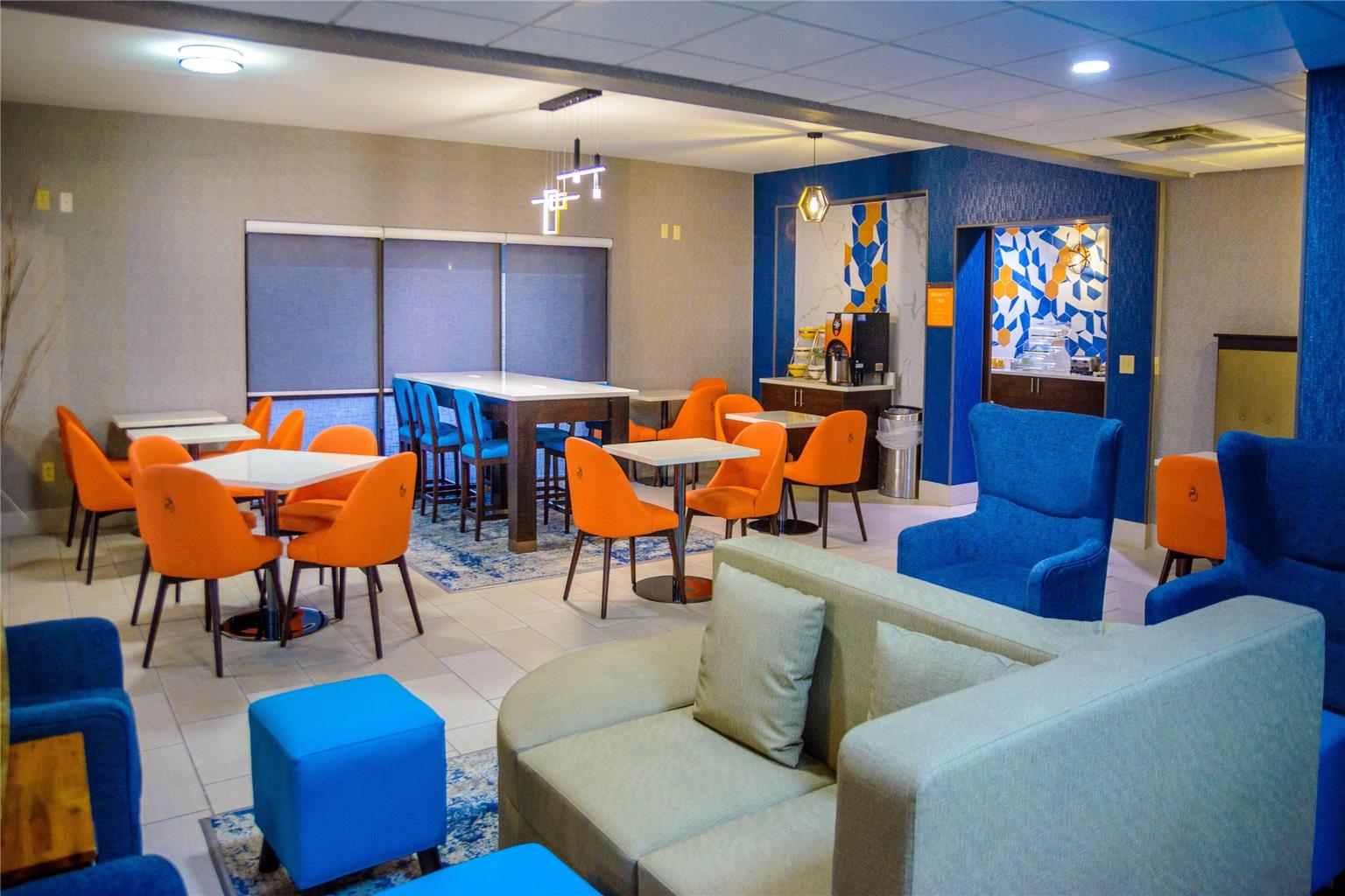 La Quinta Inn & Suites by Wyndham Fayetteville I 95 - photo 8