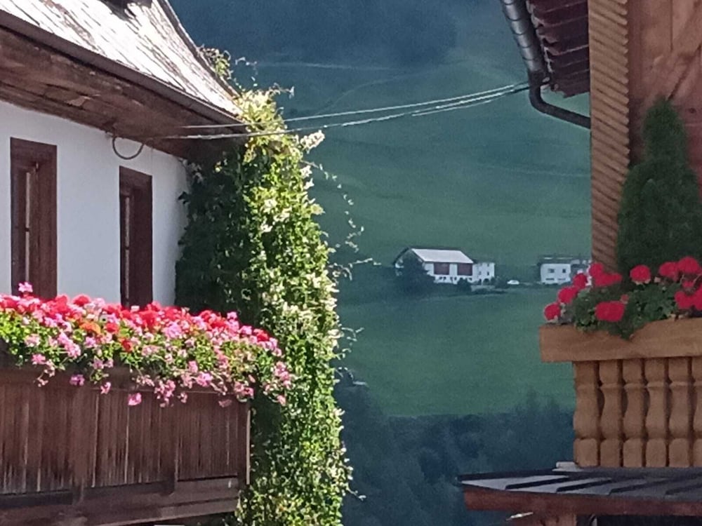 Gasthof Weisskugel in Malles Venosta, Italy