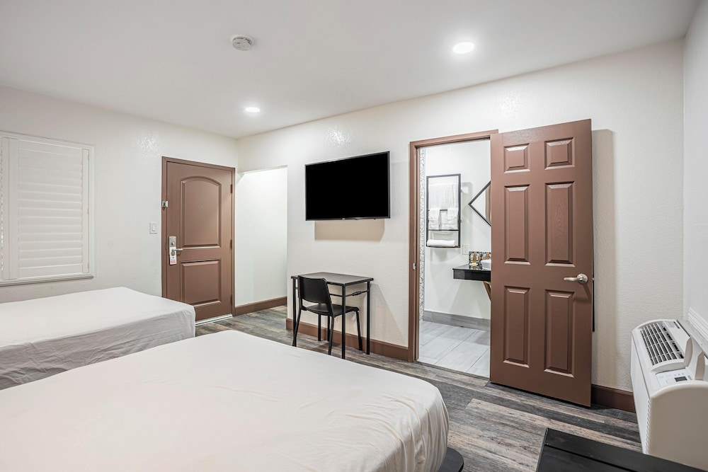 The Greens Hotel Stockton Blvd - photo 20