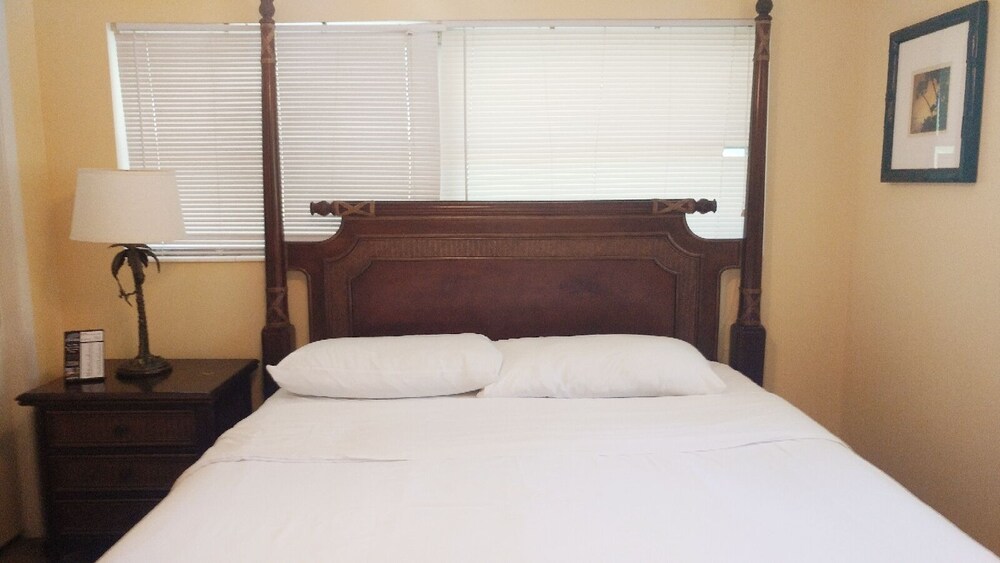 Flamingo Inn Bayside Suites - photo 24