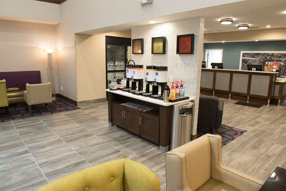 Hampton Inn & Suites Bay City - photo 6
