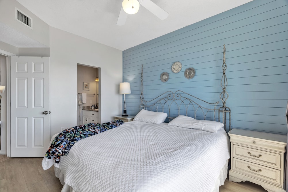 Stunning Oceanfront Condo with Resort Amenities condo - photo 10