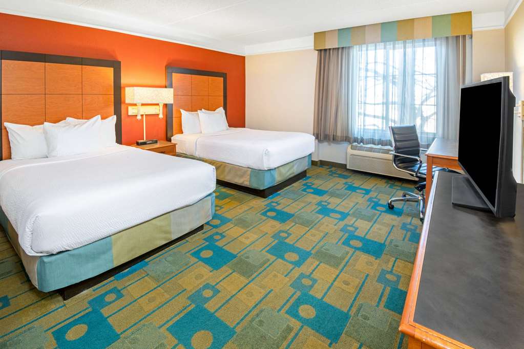 La Quinta Inn & Suites by Wyndham Sherman - photo 27