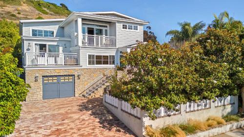 Modern Coastal La Jolla Gem in San Diego, United States