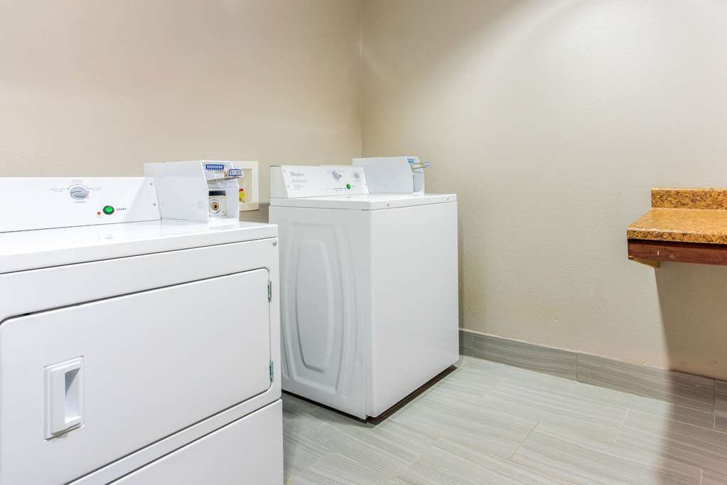 La Quinta Inn & Suites by Wyndham Hillsboro - photo 30