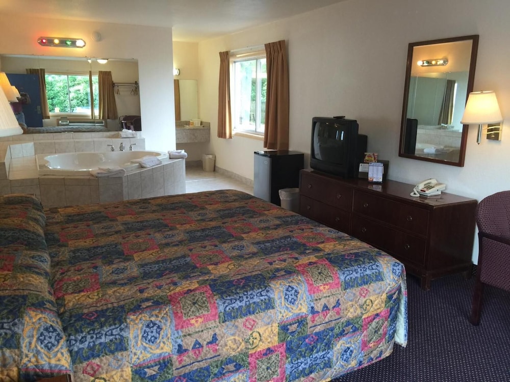 Belmont Inn & Suites - photo 12
