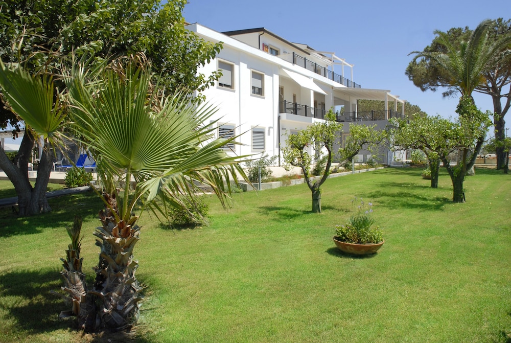 Sikelika Residence sul mare — 4-Star Luxury Hotel in Vittoria, Italy