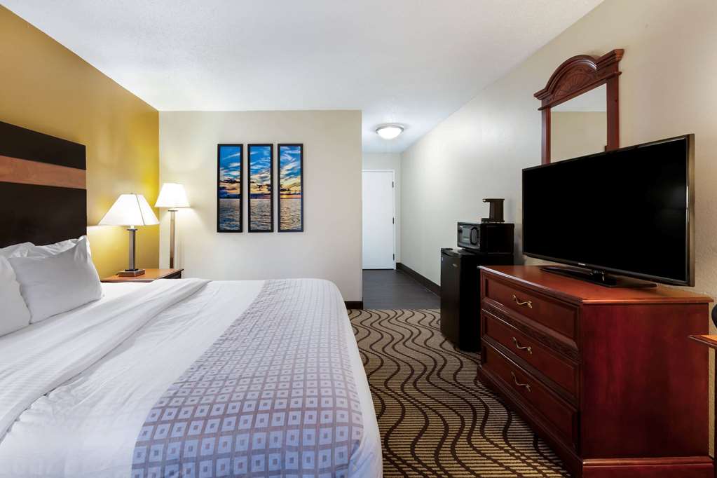 La Quinta Inn by Wyndham Sandusky near Cedar Point - photo 19