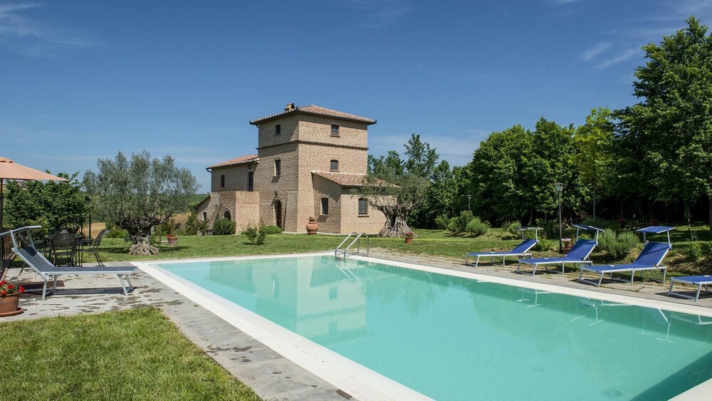 Casale Cinque Valli 8 — 4-Star Luxury Hotel in Cortona, Italy