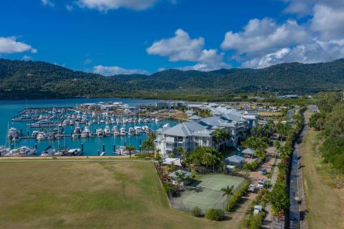Marina living with Whitsundays lifestyle — 4-Star Luxury Hotel in Airlie Beach, Australia