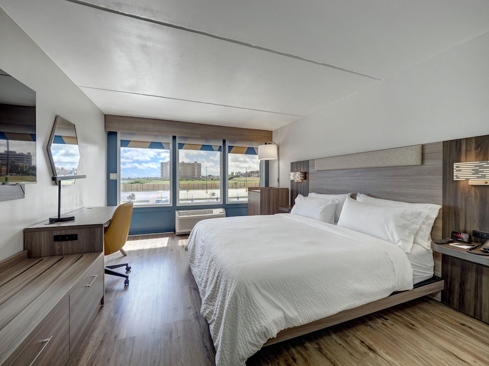Holiday Inn Express Corpus Christi Beachfront by IHG - photo 11