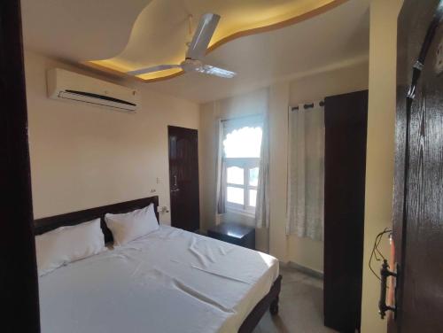 Collection O Girwa Udaipur in Udaipur, India