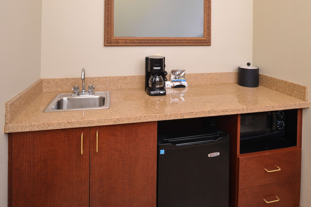 Hampton Inn by Hilton Litchfield - photo 25