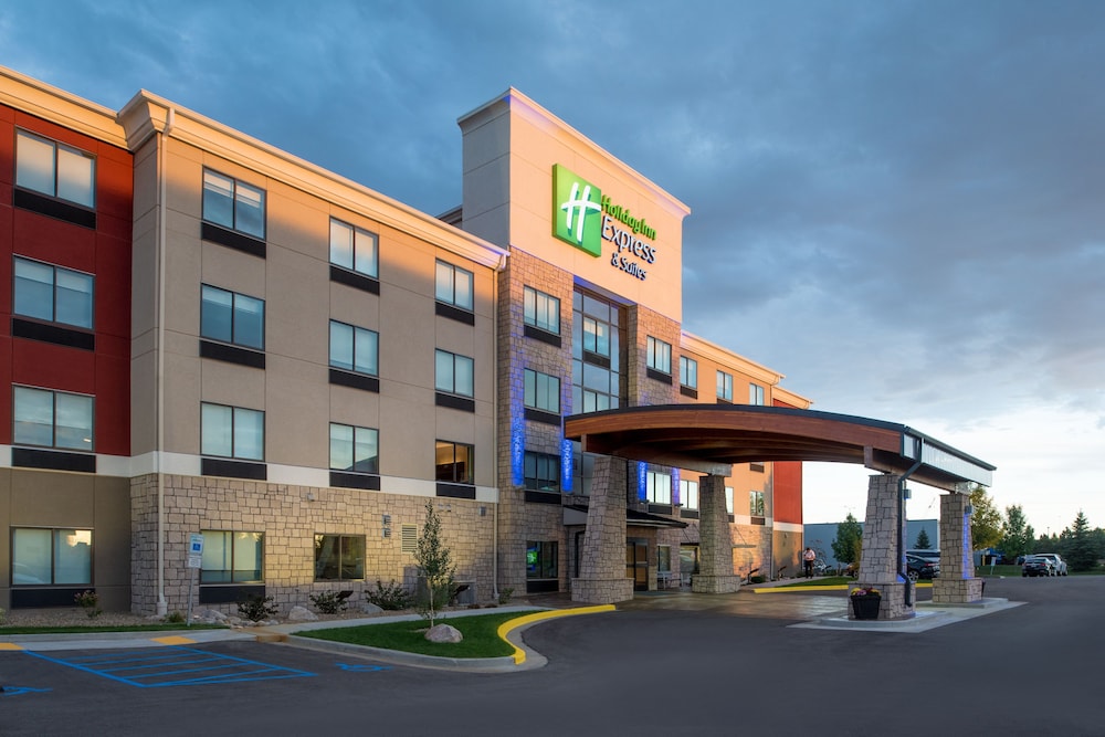 Holiday Inn Express Hotel & Suites Bismarck by IHG in Bismarck, United States