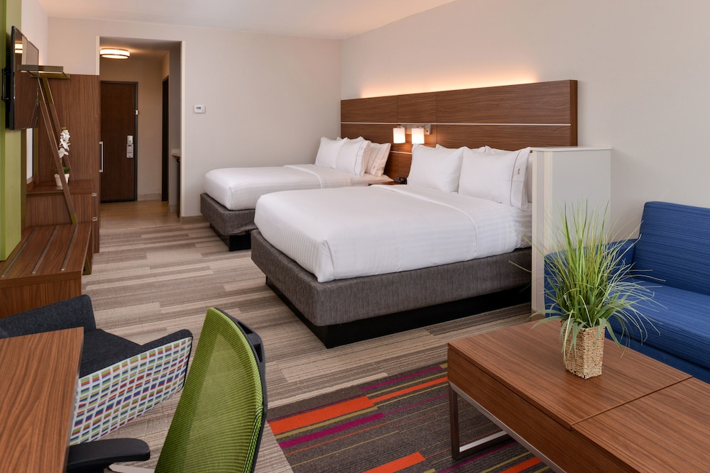 Holiday Inn Express & Suites St. Petersburg Madeira Beach by IHG - photo 18