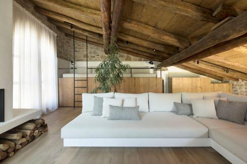 Cabana la Roca in La Roca De La Sierra, Spain