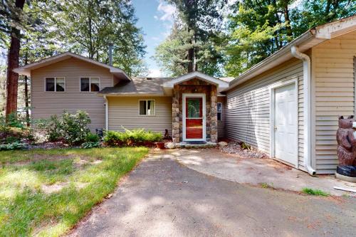 Tall Pines — hotel in Woodruff