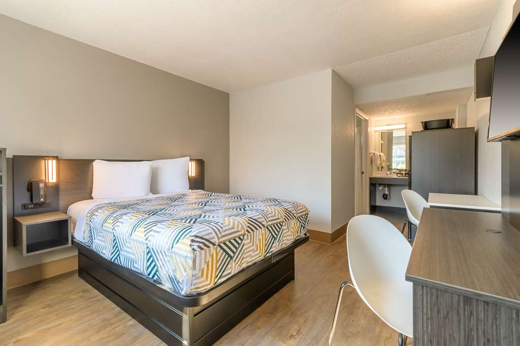 Motel 6 Hayward CA Silicon Valley Gateway - photo 16