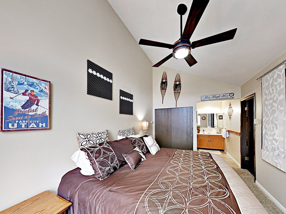 2025 Canyons Resort Drive Condo #S 5 3 Br condo by RedAwning - photo 22