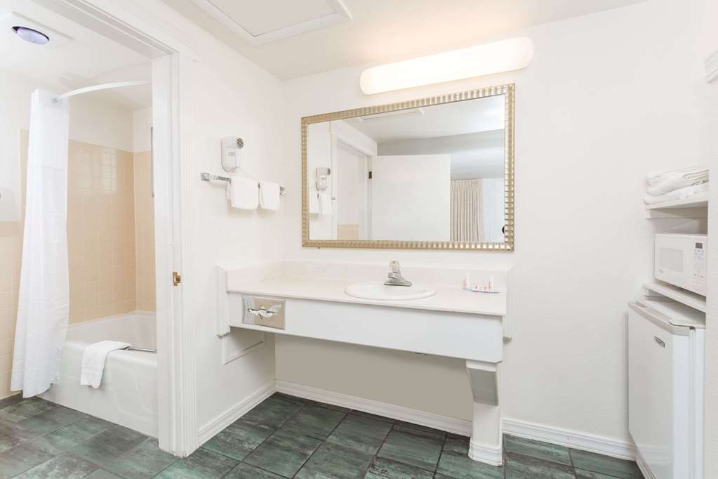 Days Inn by Wyndham Kimball - photo 5