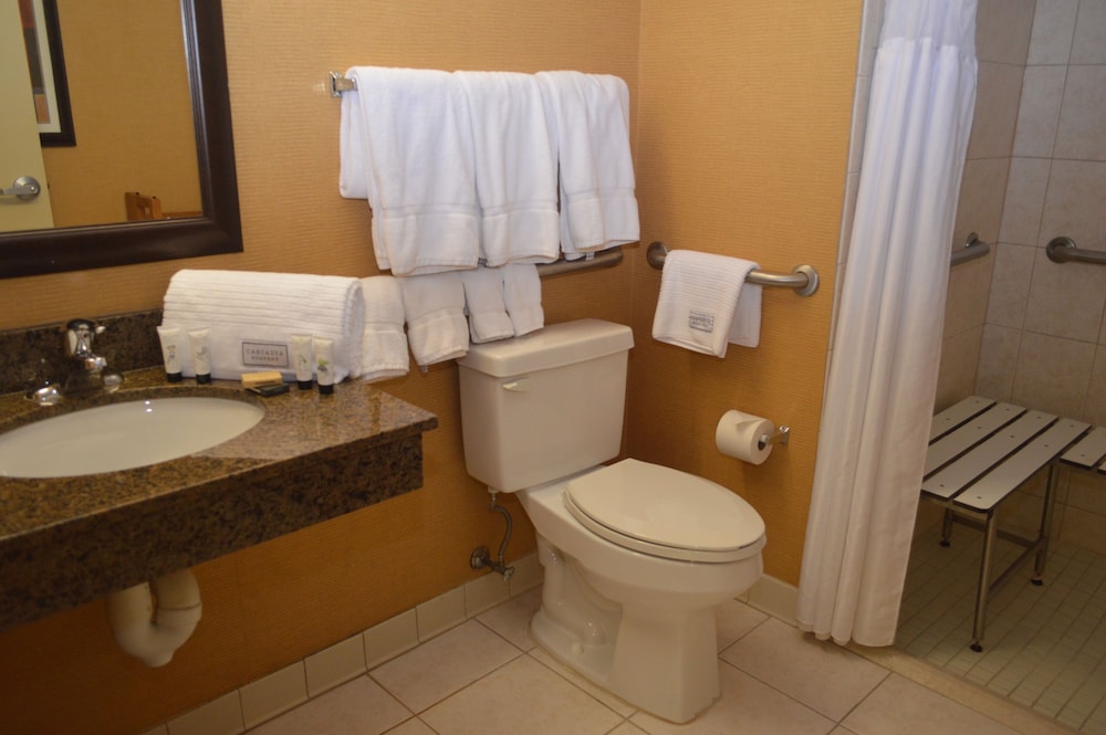 North Baltimore Plaza Hotel - photo 23