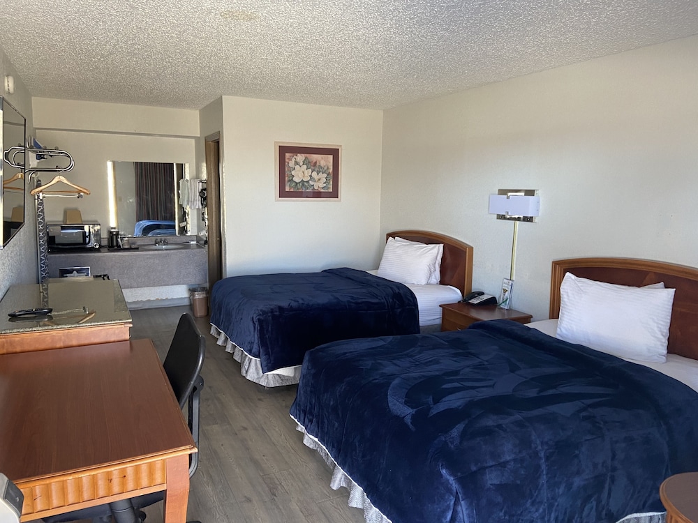 Colonial Inn - photo 24