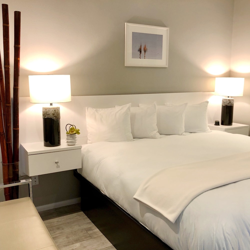 Pier View Suites - photo 8