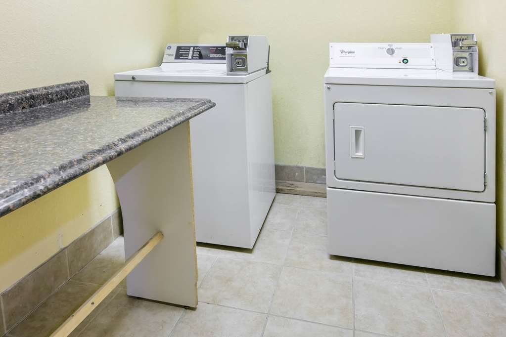 Days Inn & Suites by Wyndham Pryor - photo 17